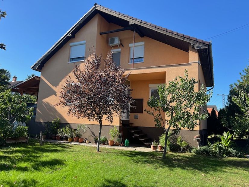 Dunaharasztin 104 nm alápincézett 4 szobás családiház