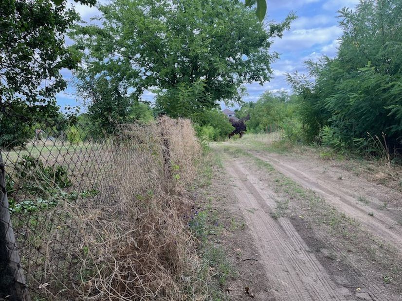 Taksony központjához közel belterületi 930 nm építési telek