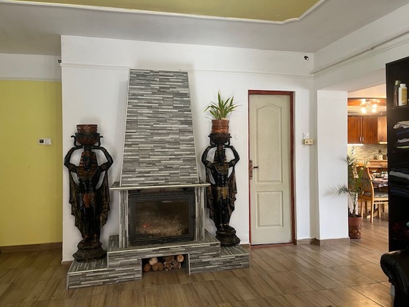 Taksonyban postához közel 2 generációs 153 nm 5 szobás családiház