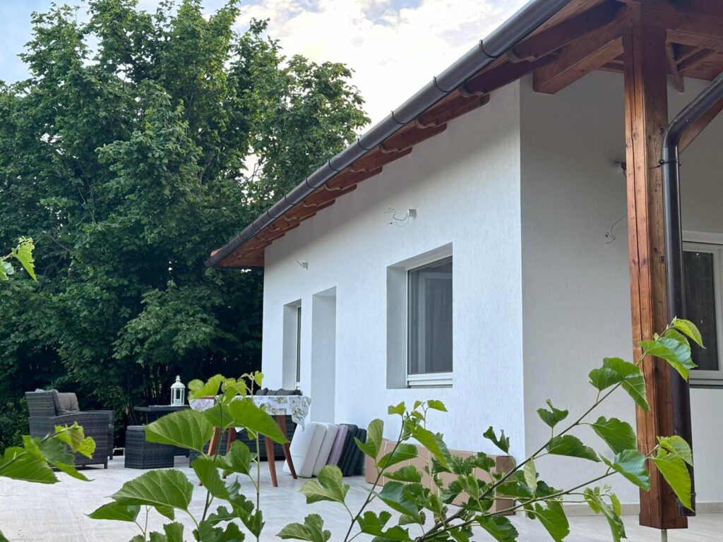 Balatonakarattya, Központ