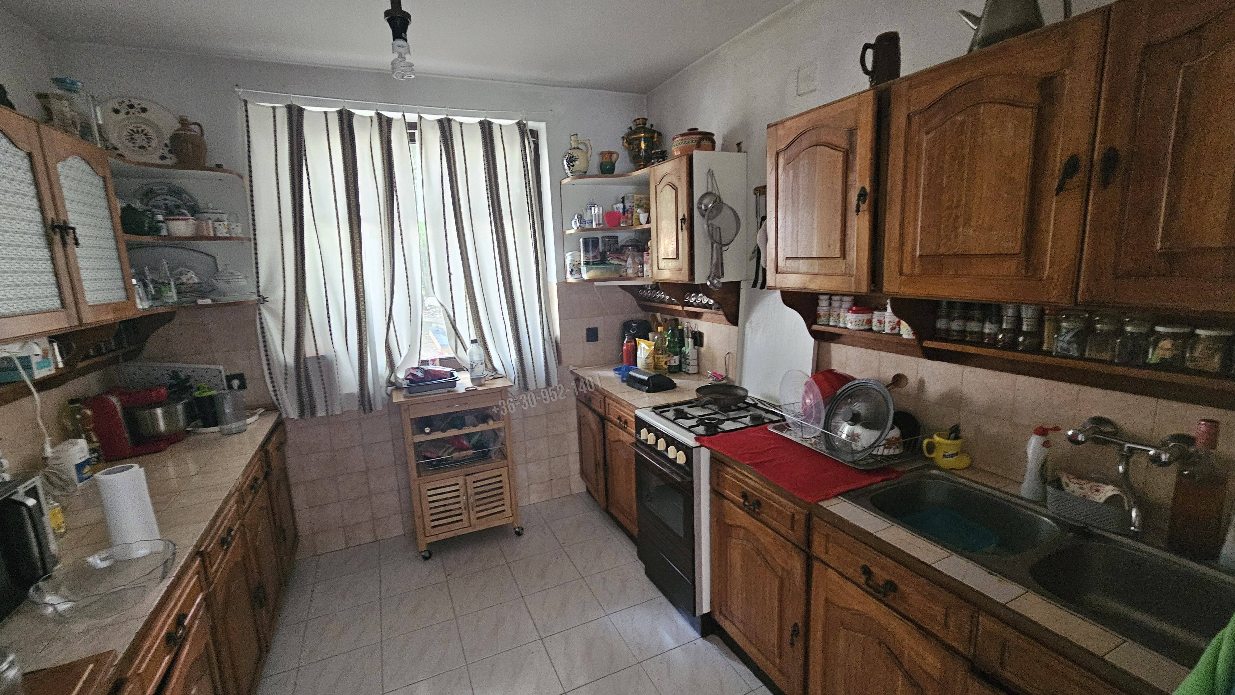 Eladó Sorház, Budakeszi, Barackos, 150nm, 142000000 Ft