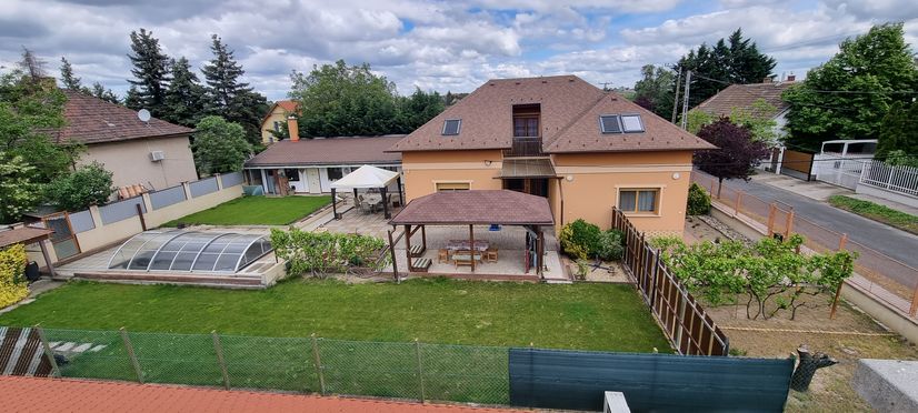 XXIII.Millenium telepen hév megálló közelében 140 nm 5 szobás családiház épített úszómedencével