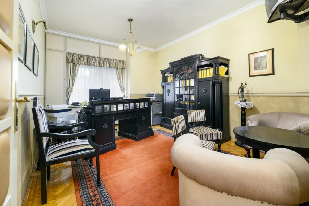 Bp. V. Kossuth Lajos térnél 2 irodából és recepcióból + mellékhelyiségekből álló exkluzív iroda kiadó!