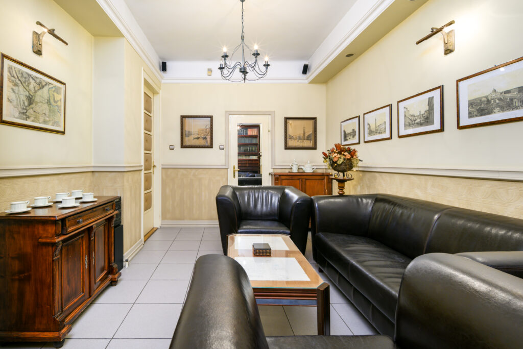 Bp. V. Kossuth Lajos térnél 2 irodából és recepcióból + mellékhelyiségekből álló exkluzív iroda kiadó!