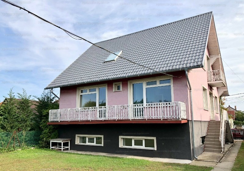 Dunaharaszti Rákóczi ligeten 167 nm 5 szobás családiház 15 db napelemmel