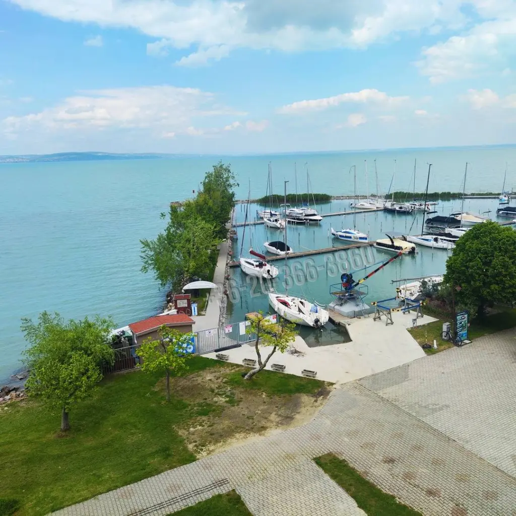 Eladó Társasházi lakás, Siófok, Ezüstpart, 54nm, 88610000 Ft