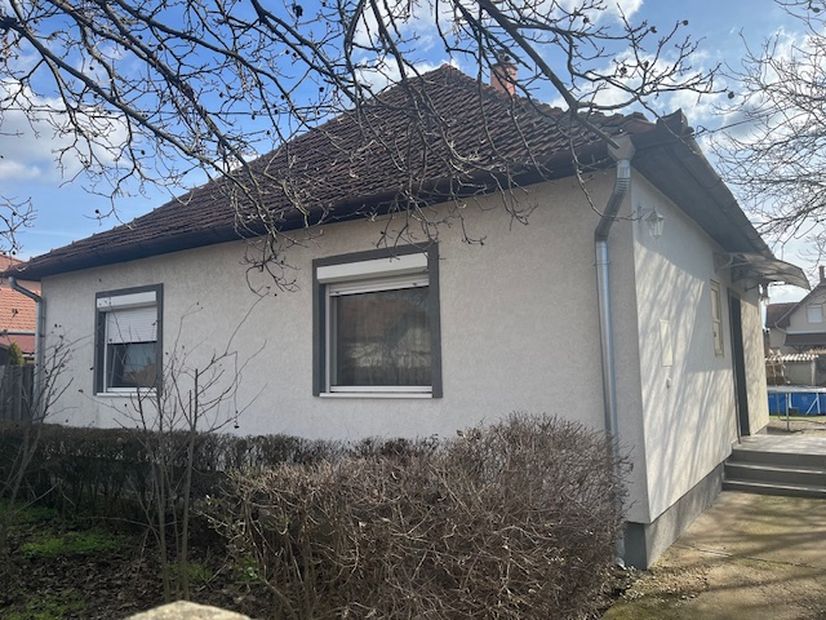 Szigethalmon 2 generációnak alkalmas 2 ház egy telken