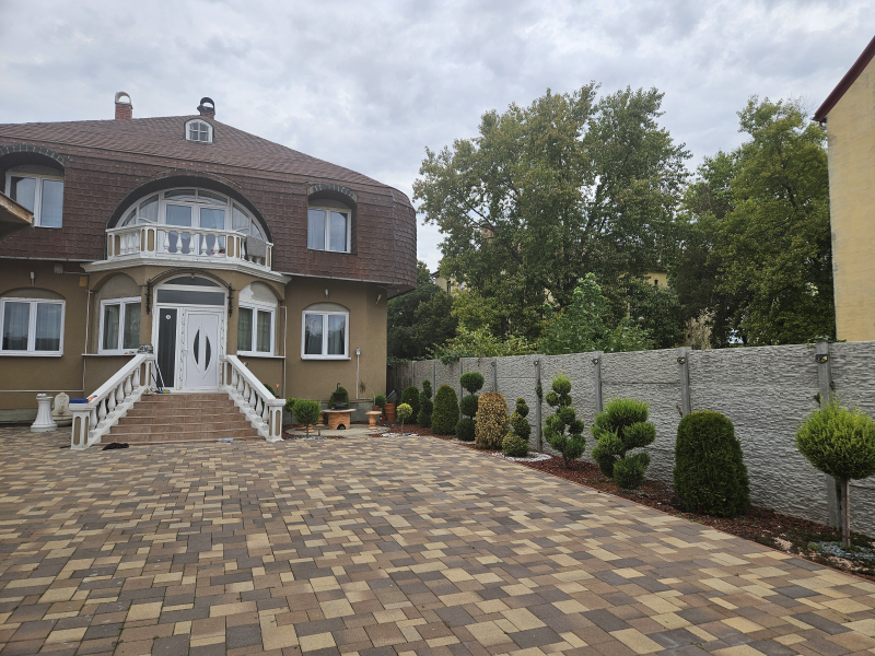 Eladó Ház, Ercsi, 350nm, 105000000 Ft