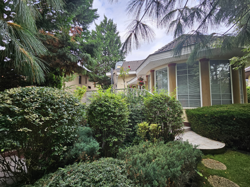 Eladó Ház, Budapest XVIII. kerület, 348nm, 309000000 Ft