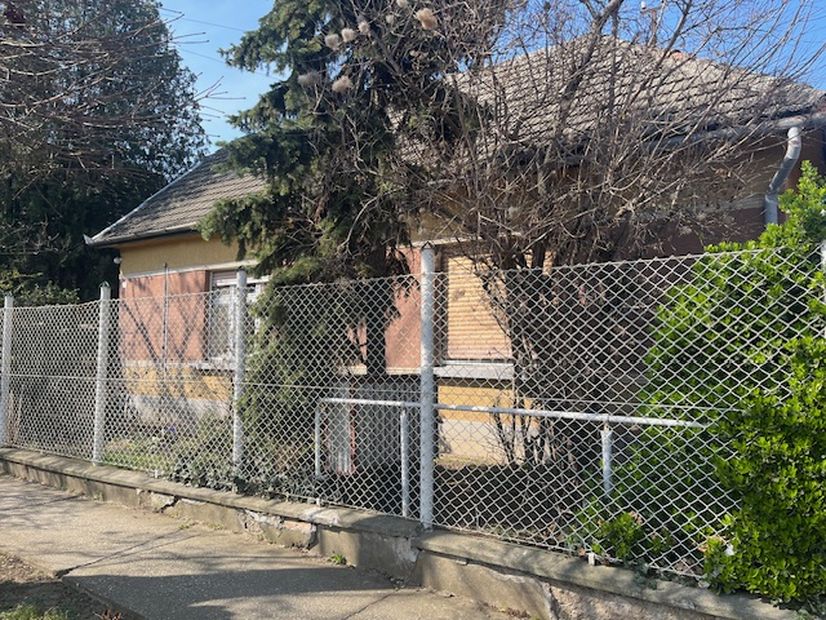 Dunaharaszti Petőfi telepen 87 nm 3 szobás felújítandó családiház 612 nm telekkel