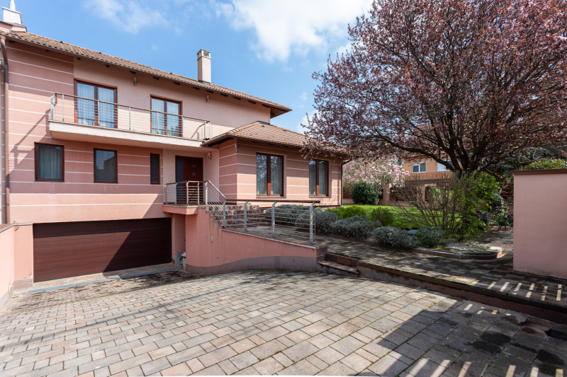 Eladó Ház, Székesfehérvár, 270nm, 189000000 Ft