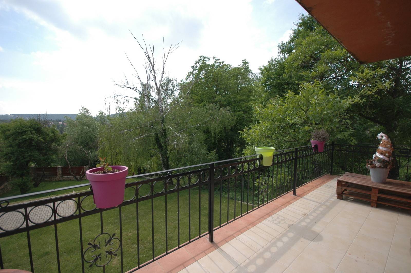 Kiadó Ikerház, Budapest II. kerület, Pesthidegkút-Ófalu – II/A, 195nm, 1055600 Ft