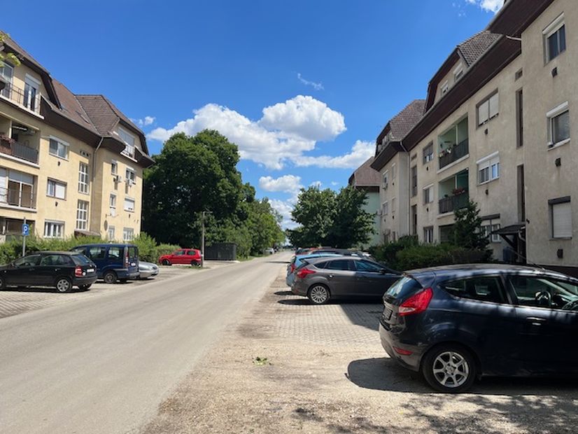 Tökölön Pesti úti lakótelepen 2.emeleti 56 nm 2 szobás erkélyes öröklakás