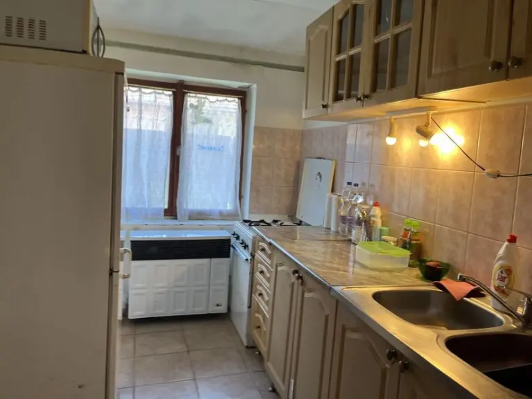 Szigethalmon hév megállótól 10 perc sétára 86 nm nappali+ 3 szobás családiház