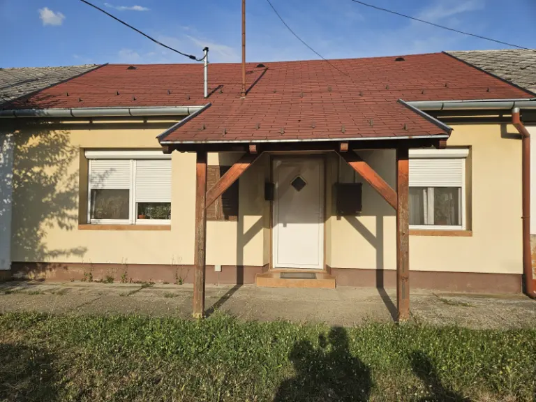 Eladó Ház, Beloiannisz, 76nm, 41900000 Ft