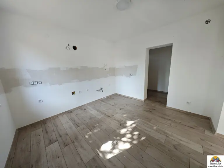 Eladó Ház, Felsőpakony, ERDŐRE NÉZŐ, FRISSEN FELÚJÍTOTT 65 M²-ES OTTHON KIADÓ FELSŐPAKONYON – BUDAPEST KÖZELÉBEN!, 65nm, 300000 Ft
