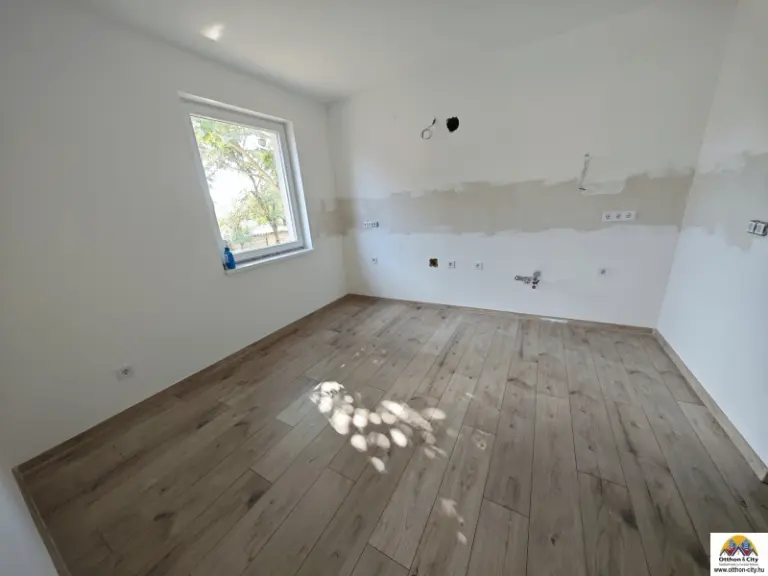 Eladó Ház, Felsőpakony, ERDŐRE NÉZŐ, FRISSEN FELÚJÍTOTT 65 M²-ES OTTHON KIADÓ FELSŐPAKONYON – BUDAPEST KÖZELÉBEN!, 65nm, 300000 Ft