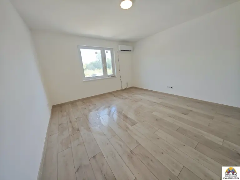 Eladó Ház, Felsőpakony, ERDŐRE NÉZŐ, FRISSEN FELÚJÍTOTT 65 M²-ES OTTHON KIADÓ FELSŐPAKONYON – BUDAPEST KÖZELÉBEN!, 65nm, 300000 Ft