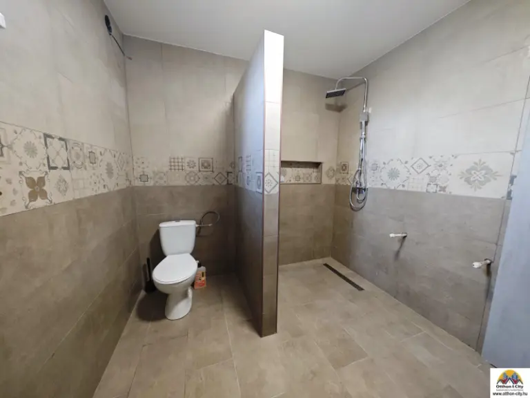 Eladó Ház, Felsőpakony, ERDŐRE NÉZŐ, FRISSEN FELÚJÍTOTT 65 M²-ES OTTHON KIADÓ FELSŐPAKONYON – BUDAPEST KÖZELÉBEN!, 65nm, 300000 Ft