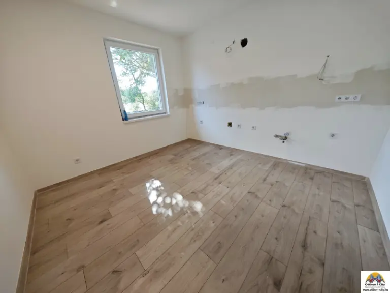 Eladó Ház, Felsőpakony, ERDŐRE NÉZŐ, FRISSEN FELÚJÍTOTT 65 M²-ES OTTHON KIADÓ FELSŐPAKONYON – BUDAPEST KÖZELÉBEN!, 65nm, 300000 Ft