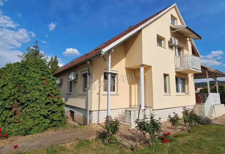 Eladó Társasházi lakás, Esztergom, Szentgyörgymező, Leiningen-Westerburg utca, 148nm, 107000000 Ft