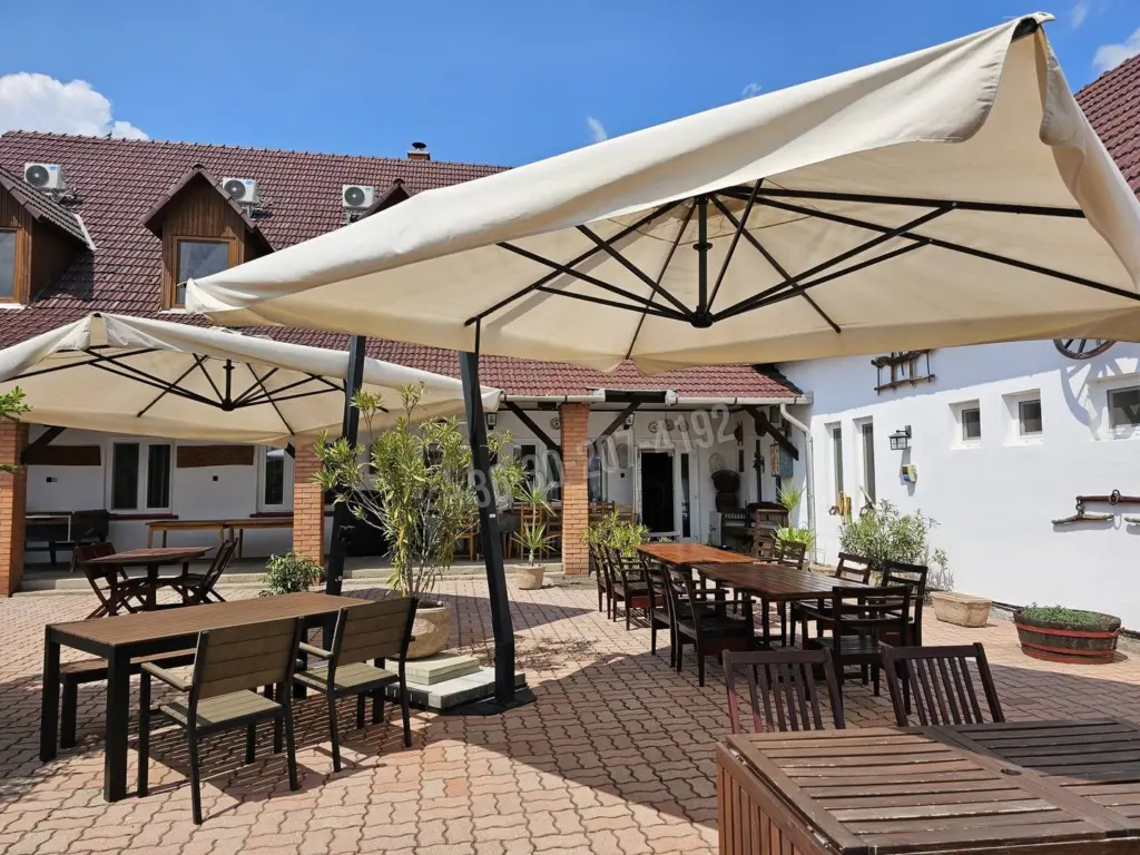 Eladó Hotel, panzió, Baks, 1062nm, 399000000 Ft