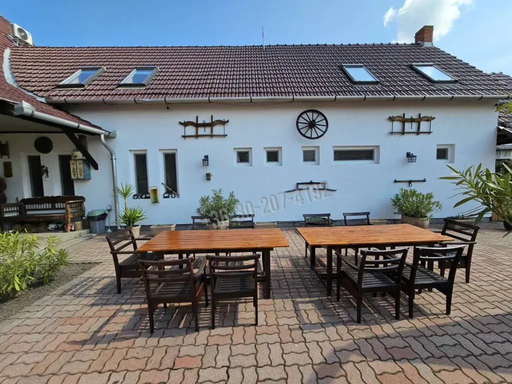 Eladó Hotel, panzió, Baks, 1062nm, 399000000 Ft
