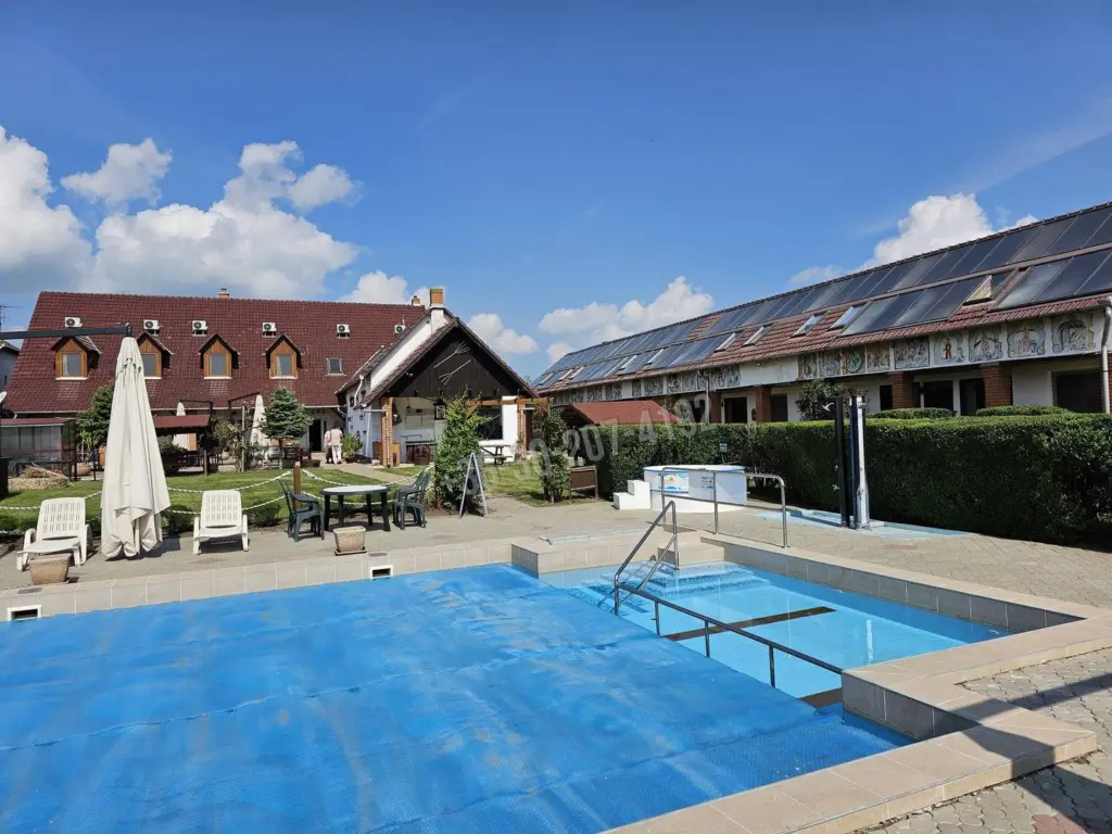 Eladó Hotel, panzió, Baks, 1062nm, 399000000 Ft