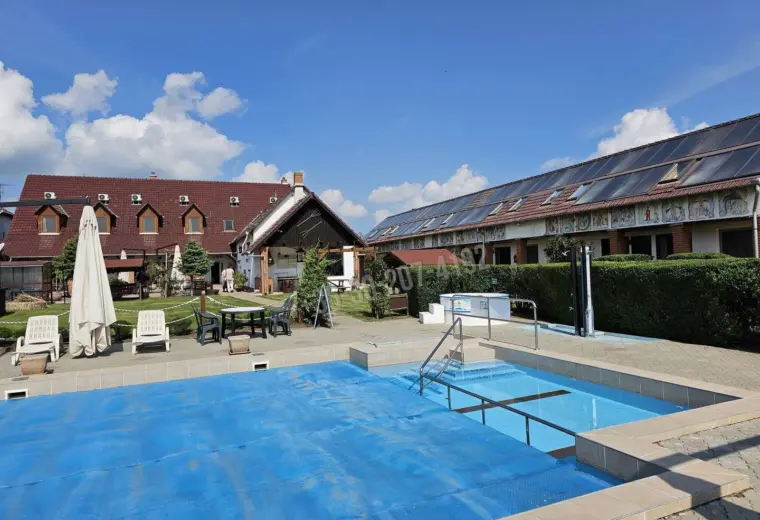 Eladó Hotel, panzió, Baks, 1062nm, 399000000 Ft