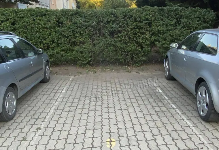 Kiadó Garázs, Szeged, Harmónia lakópark, Csaplár Benedek, 8nm, 17500 Ft