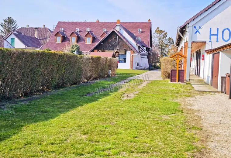 Eladó Hotel, panzió, Baks, Fő utca, 1062nm, 349000000 Ft