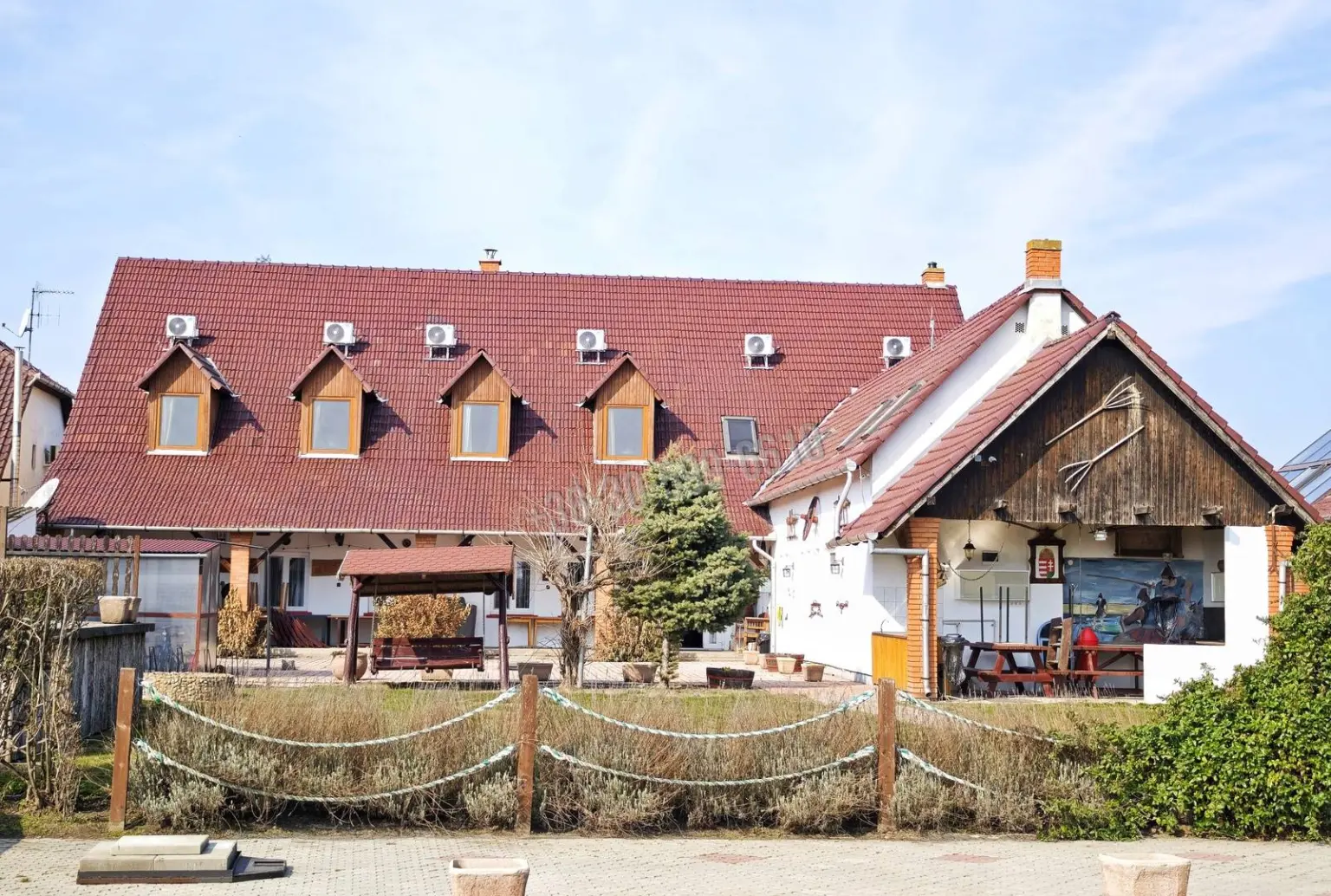 Eladó Hotel, panzió, Baks, Fő utca, 1062nm, 349000000 Ft