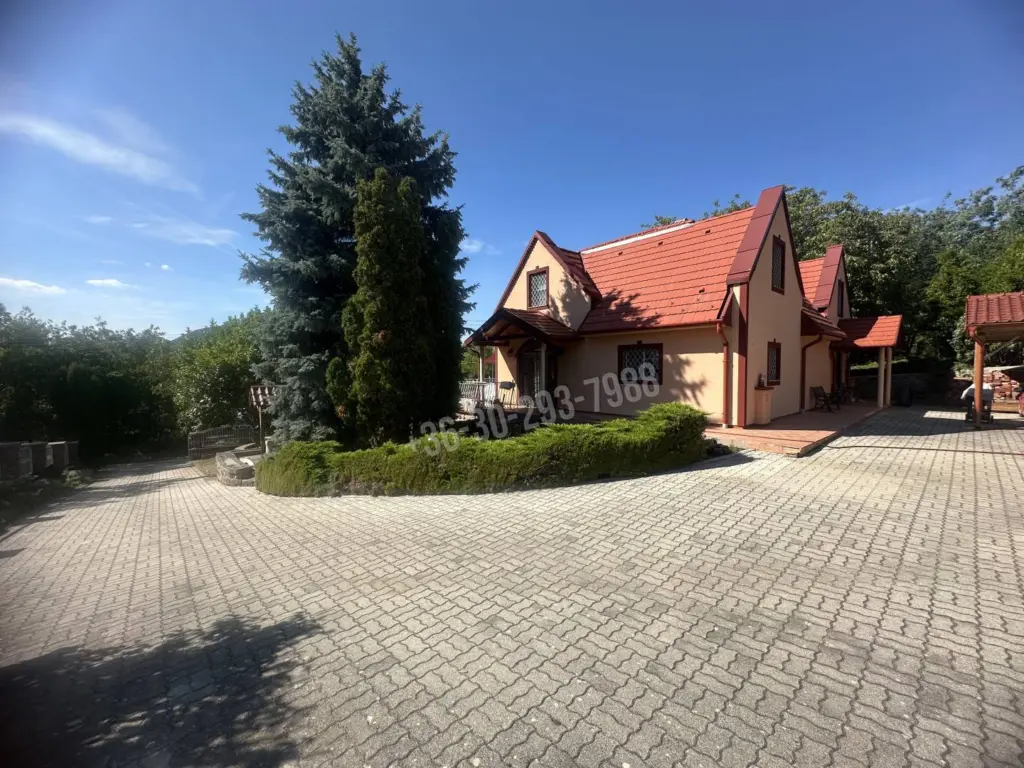 Eladó Családi ház, Badacsonytomaj-Badacsonyörs, Öreghegy utca, 254nm, 175000000 Ft