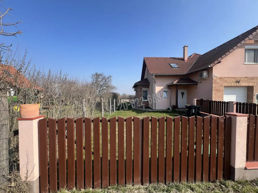 Eladó Ikerház, Sárszentmihály, Nincs megadva, Babits Mihály , 124nm, 89500000 Ft