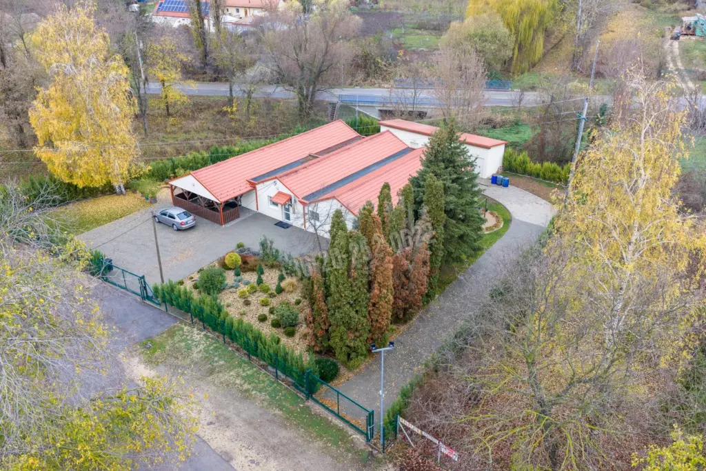 Eladó Családi ház, Lovasberény, Nincs megadva, Liget köz , 306nm, 110000000 Ft
