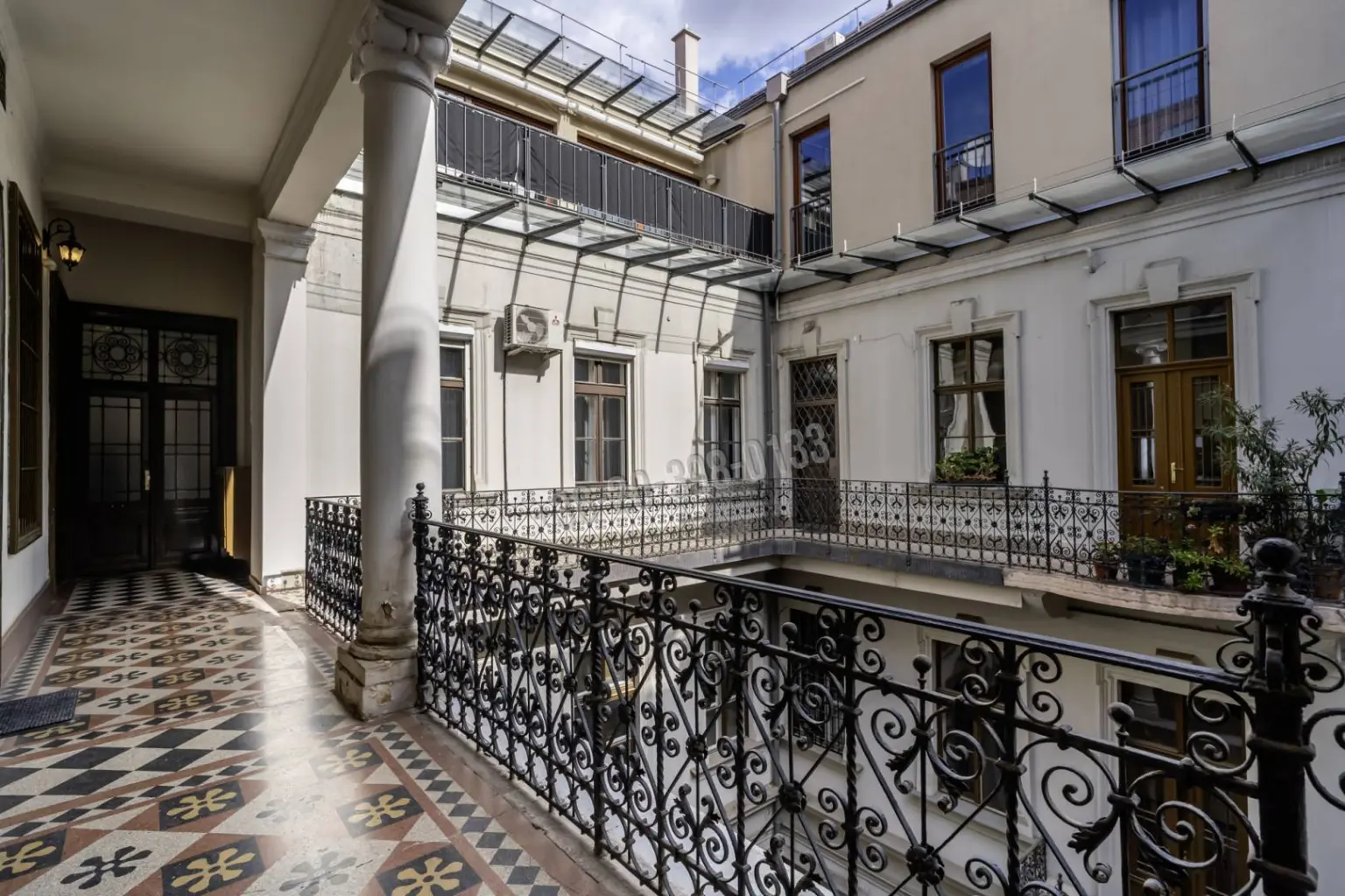 Eladó Társasházi lakás, Budapest VI. kerület, Terézváros (Nagykörúton belül), Andrássy út, 70nm, 119000000 Ft