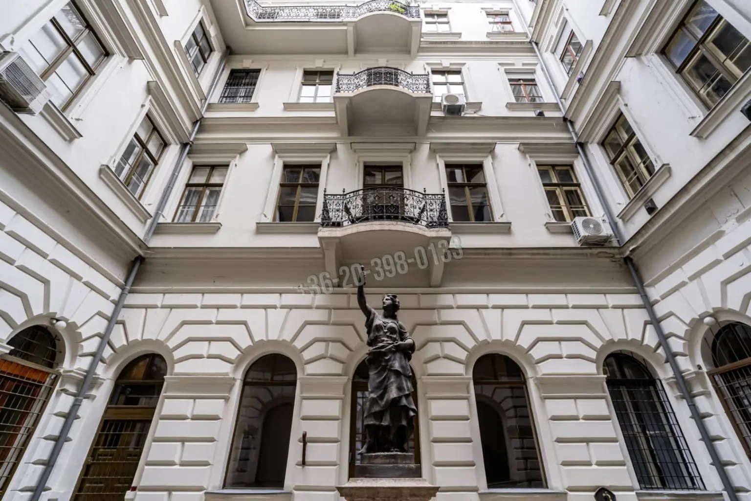 Eladó Társasházi lakás, Budapest VI. kerület, Terézváros (Nagykörúton belül), Andrássy út, 70nm, 119000000 Ft