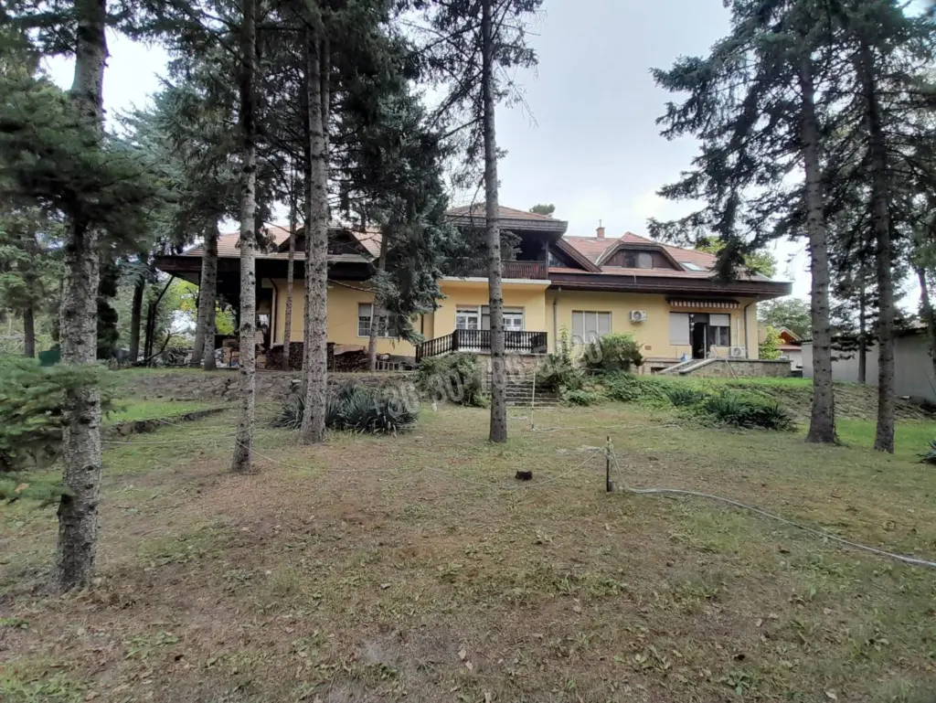 Eladó Villa, kastély, Göd, Alsógöd, 536nm, 710000000 Ft